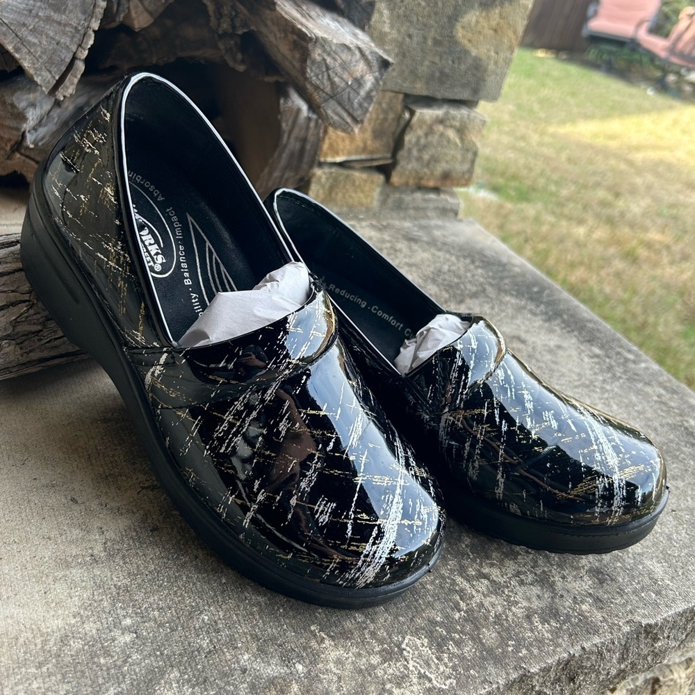Easy Works By Easy Street Shoes Slip On Comfort Laurie  Clogs  Sz-9Wide.  U‎